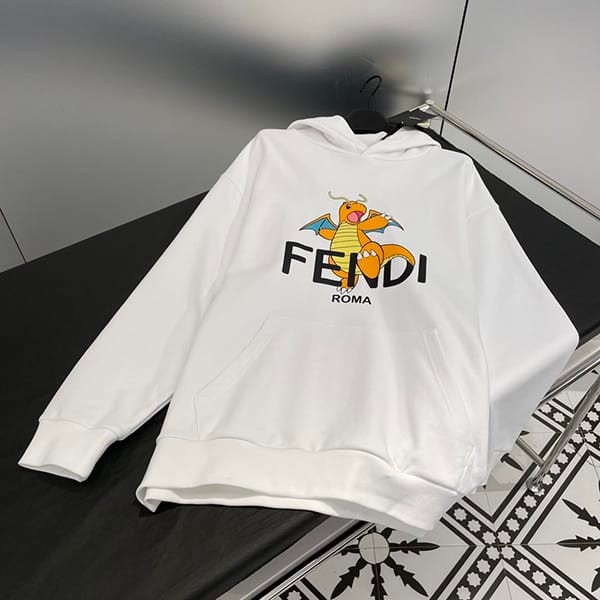 送料無料フェンディ x FRGMT x POKEMON★カイリュー スウェットシャツ 偽物 2色 feu75205